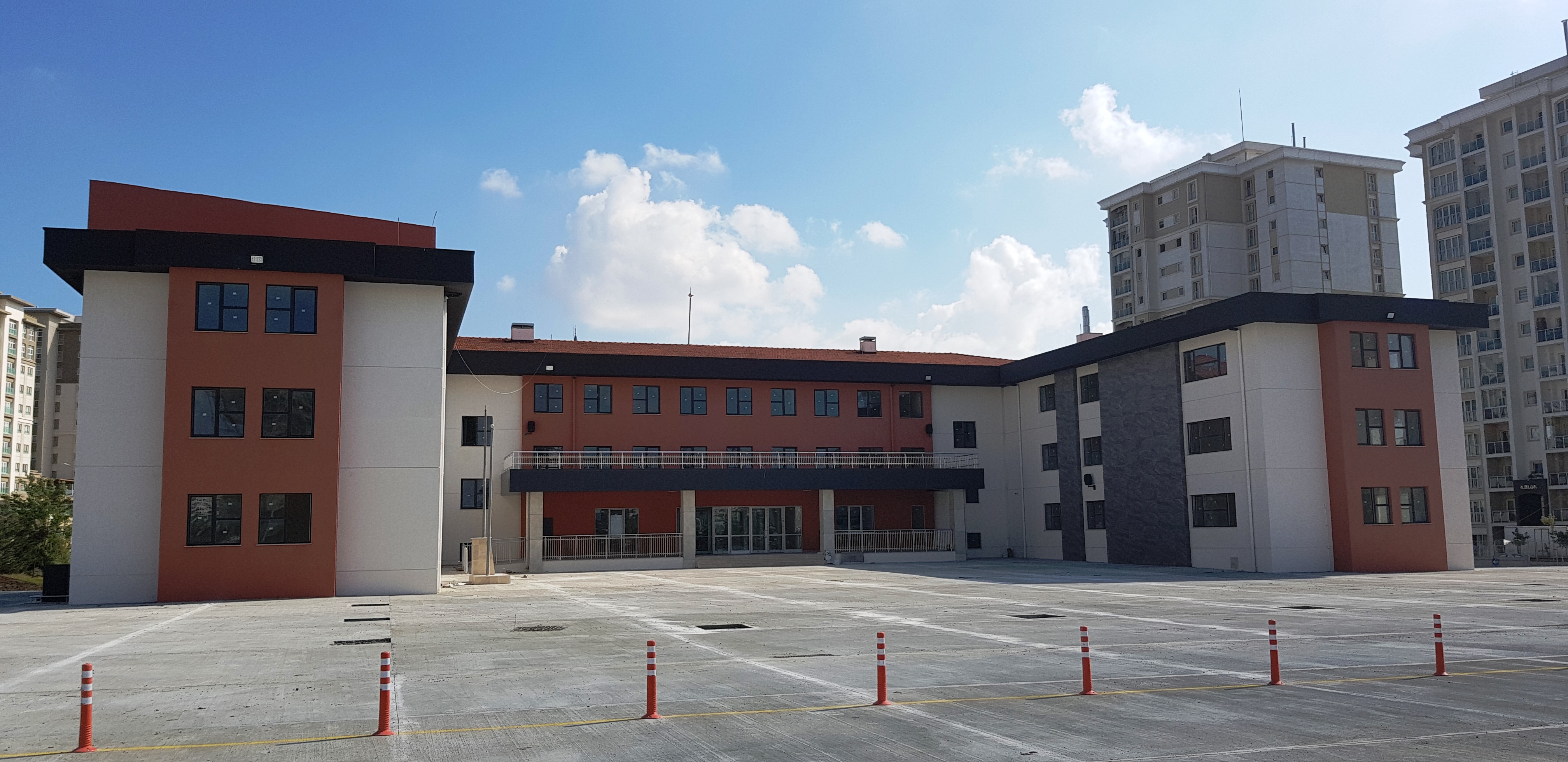 EMLAK KONUT – ABDÜLHAMİT HAN ORTAOKULU (P5O)